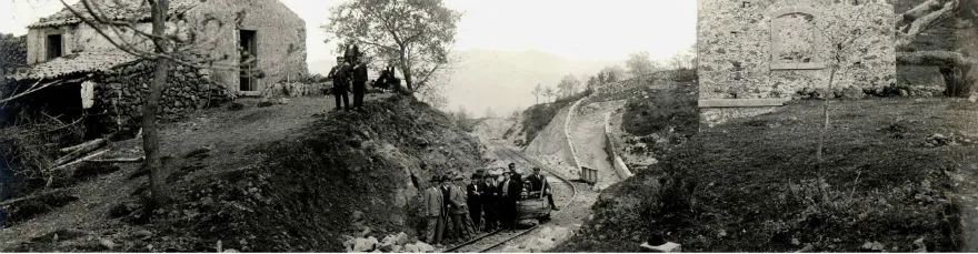 Il tratto di ferrovia per il collegamento con Castiglione di Sicilia durante i lavori di costruzione.